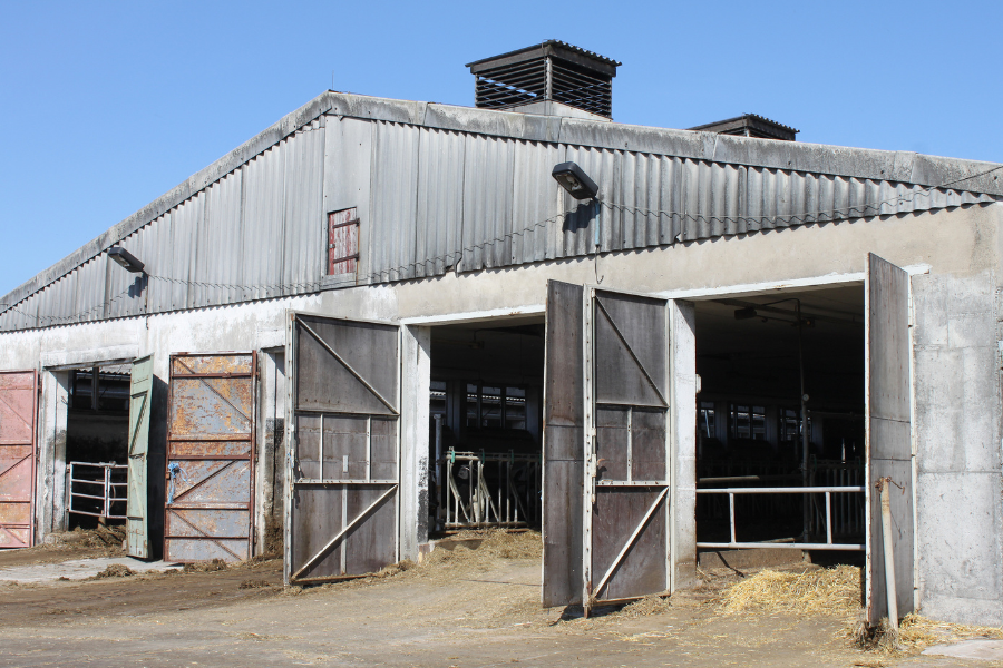 puertas para naves agrícolas modernas