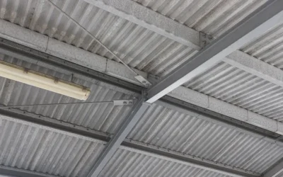 Qué debes valorar al elegir una cubierta metálica para una nave